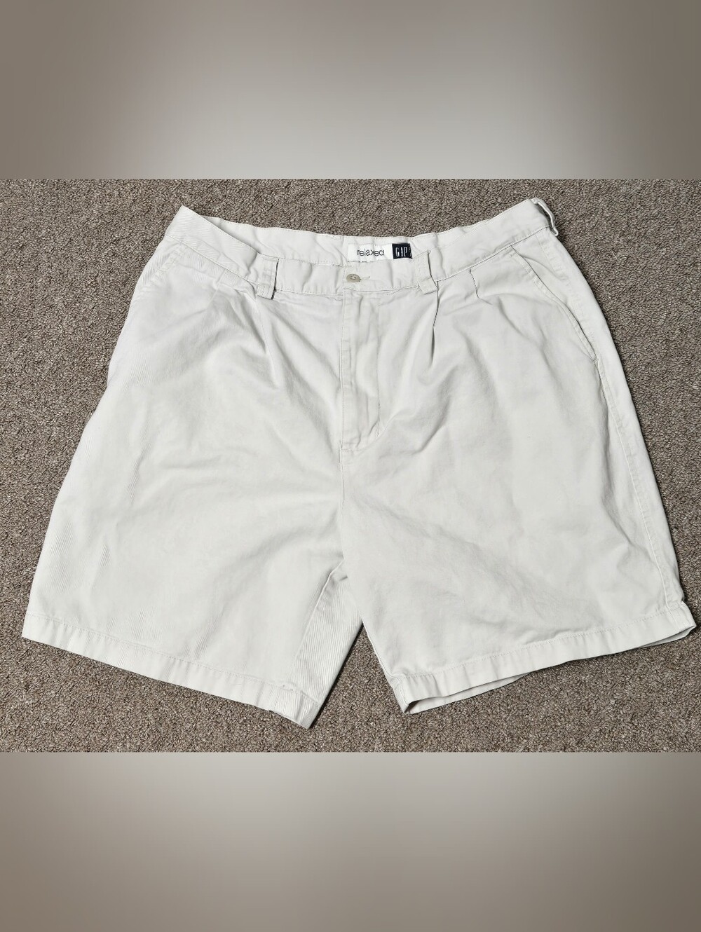 GAP Mens Cream Khaki Shorts- SIZE 36